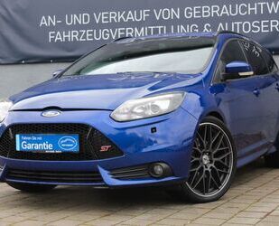 Ford Ford Focus Turnier ST LEDER NAVI XENON SHZG PDC AL Gebrauchtwagen