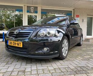 Toyota Toyota Avensis 1.8 VVTi Luna Business Audio naviga Gebrauchtwagen