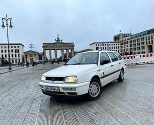 VW Volkswagen Golf*1.HAND*DOKTORS LIEBLING*VW SCHECKH Gebrauchtwagen