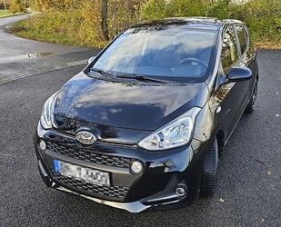 Hyundai Hyundai i10 1.2 YES! 1. Hand, 8-fach bereift Gebrauchtwagen