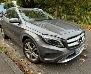 Mercedes-Benz Mercedes-Benz GLA 200 LederXenonPdcV.u.hKlimaSchec Gebrauchtwagen