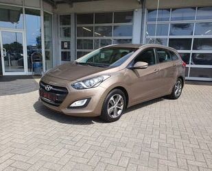 Hyundai Hyundai i30 CW 1.6 blue Trend beh. Lenkrad Sitzhzg Gebrauchtwagen