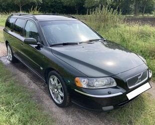 Volvo Volvo V70 Grün-Metallic D5 Summum Scheckheft AHK Gebrauchtwagen