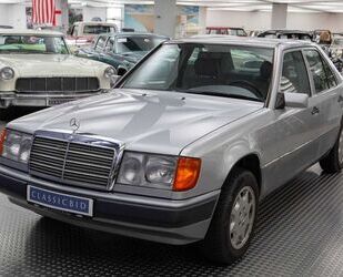 Mercedes-Benz Mercedes-Benz E 200 Schiebedach.Rostfrei. Nur 9600 Gebrauchtwagen