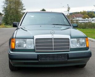 Mercedes-Benz Mercedes-Benz 230E | H Kennzeichen | Stoff grün | Gebrauchtwagen