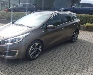 Kia Kia Ceed SW 1.6 Platinum LEDER DACH NAVI BI-XENON Gebrauchtwagen