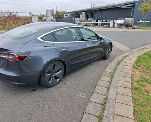 Tesla Tesla Model 3 Hinterradantrieb RWD, LFP, Tiefergel Gebrauchtwagen