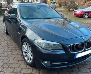 BMW BMW 520d Touring mit AHK, PANO, XENON Gebrauchtwagen