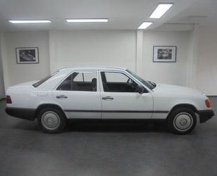 Mercedes-Benz Mercedes-Benz 230 E Limo Automatik TÜV 07/2026 Gebrauchtwagen