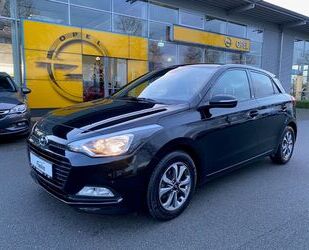 Hyundai Hyundai i20 Passion 1.2 SHZ LenkradHZG Alarm PDC B Gebrauchtwagen