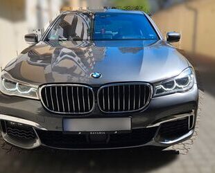 BMW BMW 750d xDRV/Carbon Core///M-SPORTPAKET/HUD/AHK/3 Gebrauchtwagen