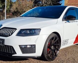 Skoda Skoda Octavia Lim. RS 230 2.Hd Panorama Navi Leder Gebrauchtwagen