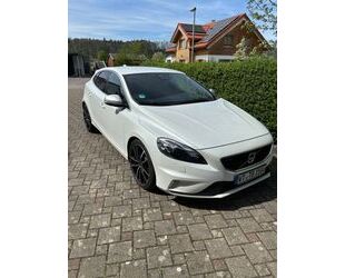 Volvo Volvo V40 D3 R-DESIGN+ALCANTARA+PDC+CAM+SITZHZG+ Gebrauchtwagen