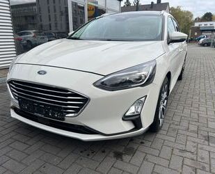 Ford Ford Focus Turnier Titanium/Panorama/Head-up/Totwi Gebrauchtwagen