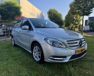 Mercedes-Benz Mercedes-Benz B 180 AMBITION/THAAK/XENON/NAV/PDC/C Gebrauchtwagen