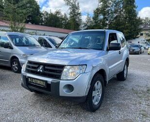 Mitsubishi Mitsubishi Pajero 3.2 DI-D*Invite*4x4*3Türig*Autom Gebrauchtwagen