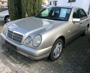 Mercedes-Benz Mercedes-Benz E 220 Diesel Classic Erst Hand Vollf Gebrauchtwagen