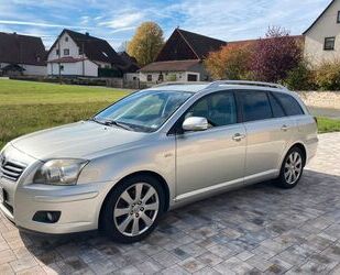 Toyota Toyota Avensis Combi Travel 2,2-l-D-CAT Travel Gebrauchtwagen