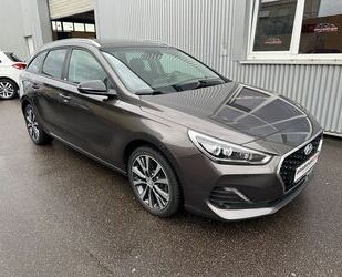 Hyundai Hyundai i30 cw 1.6 YES! Plus Navi Pano LED BT RKam Gebrauchtwagen