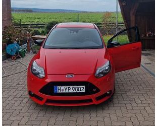 Ford Ford Focus 2,0 EcoBoost ST Leder-Sport-Paket Voll Gebrauchtwagen