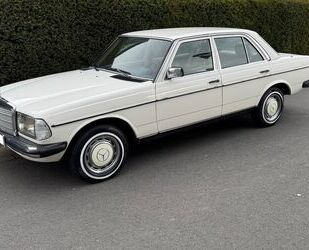 Mercedes-Benz Mercedes-Benz 230 E Lim. W123 Guter Zustand / H Gu Gebrauchtwagen