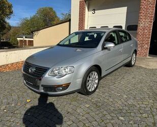 VW Volkswagen Passat 1.6 FSI Trendline AUTOMATIK SITZ Gebrauchtwagen