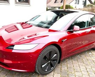 Tesla Tesla Model 3 RWD Highland 8fach bereift Gebrauchtwagen