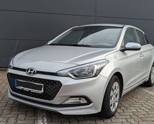 Hyundai Hyundai i20 1.2 - active - nur 23 TKM; Allwetterr Gebrauchtwagen