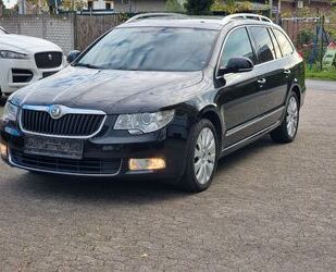 Skoda Skoda Superb Combi Elegance 2.Hd Leder Navi AHK u Gebrauchtwagen