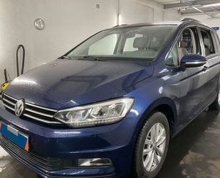 VW Volkswagen Touran 1.5 TSI DSG *AHK*SHZ*NAV*LED*TEM Gebrauchtwagen