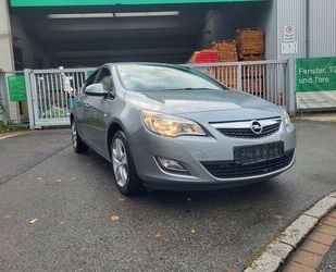 Opel Opel Astra J. Design Edition PDC SHZ Klima Tüv Neu Gebrauchtwagen