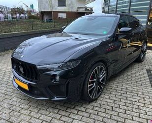 Maserati Maserati Levante 3.8 V8 BI-TURBO TROFEO 580 CV Gebrauchtwagen