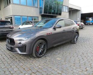 Maserati Maserati Levante 3.8 V8 427kW Trofeo Q4 Top-Zustan Gebrauchtwagen