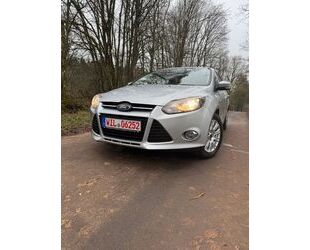 Ford Ford Focus Lim. Titanium PDC*Tüv*NEU Gebrauchtwagen