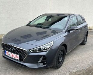 Hyundai Hyundai i30 Intro Navi Kamera SHZ PDC LED Lenkradh Gebrauchtwagen