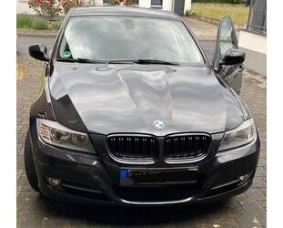 BMW BMW 3er (318i) - metallic schwarz, getönte Scheibe Gebrauchtwagen