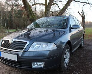 Skoda Skoda Octavia Combi 1.6 FSI tiptronic Ambiente Amb Gebrauchtwagen