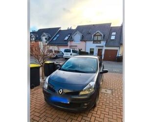 Renault Renault Clio by RIP CURL 1.2 16V 55kW by RIP CURL Gebrauchtwagen