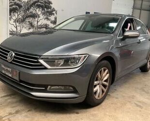 VW Volkswagen Passat Lim. Leder,DSG,Kamera,Volldigita Gebrauchtwagen