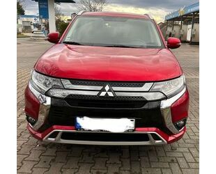 Mitsubishi Mitsubishi Outlander 2.4 MIVEC PLUG-IN HYBRID 4WD Gebrauchtwagen