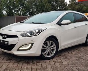 Hyundai Hyundai i30 1.6 GDI Style Automatik PANORAMA LEDER Gebrauchtwagen