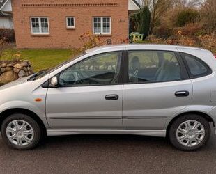 Nissan Nissan Almera Tino 1.8 Silber Van, wenig Kilometer Gebrauchtwagen